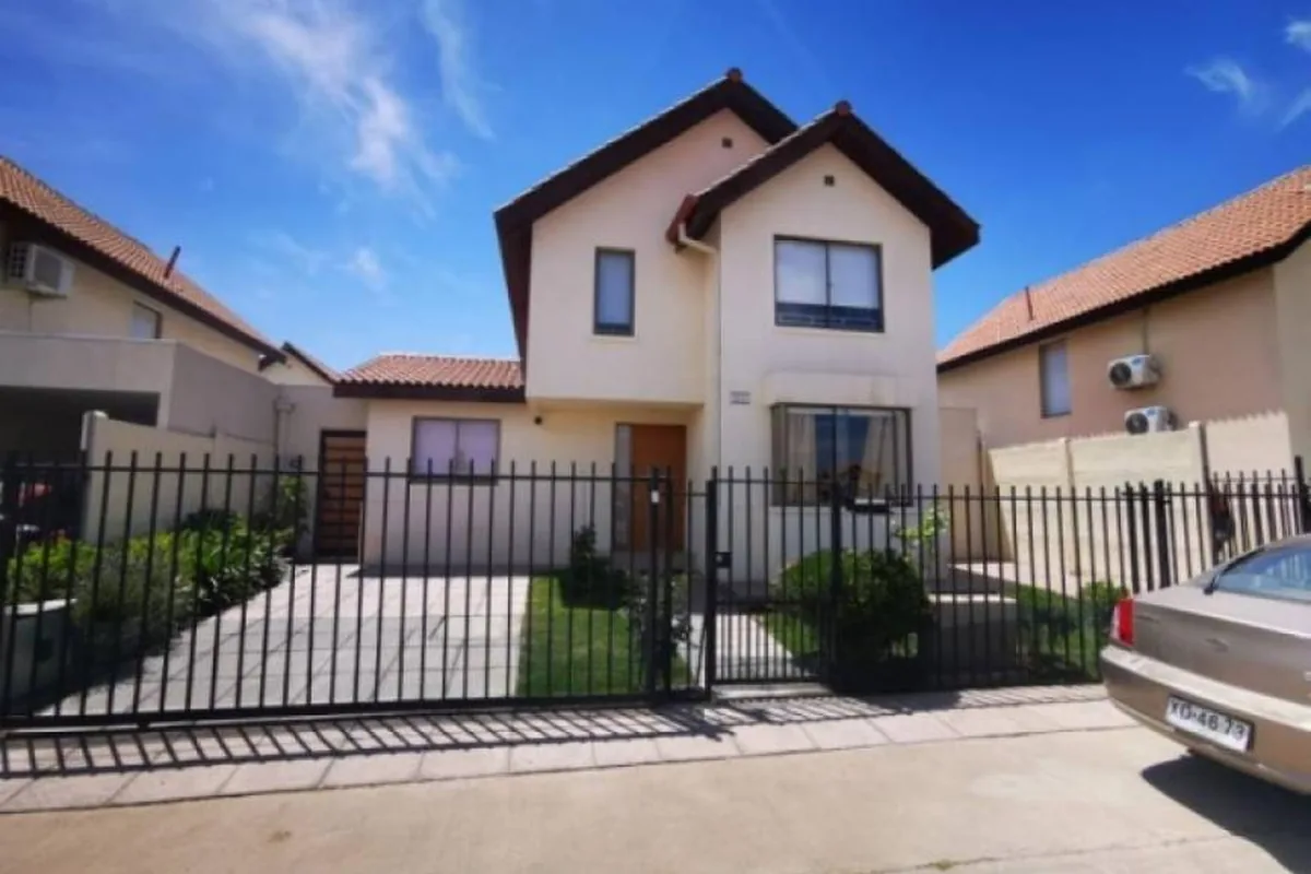 Casa independiente en sector residencial