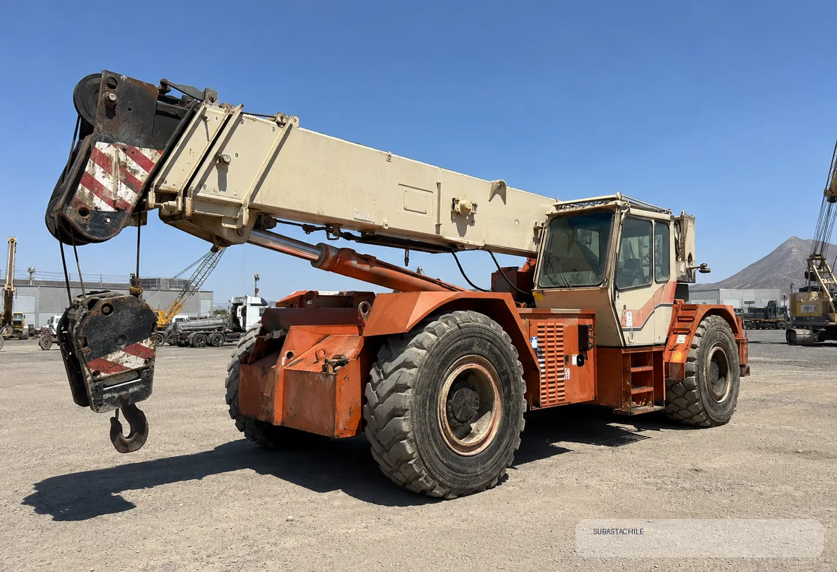 Brazo articulado Nissan C5000 4x4 Año 2021 para faena industrial